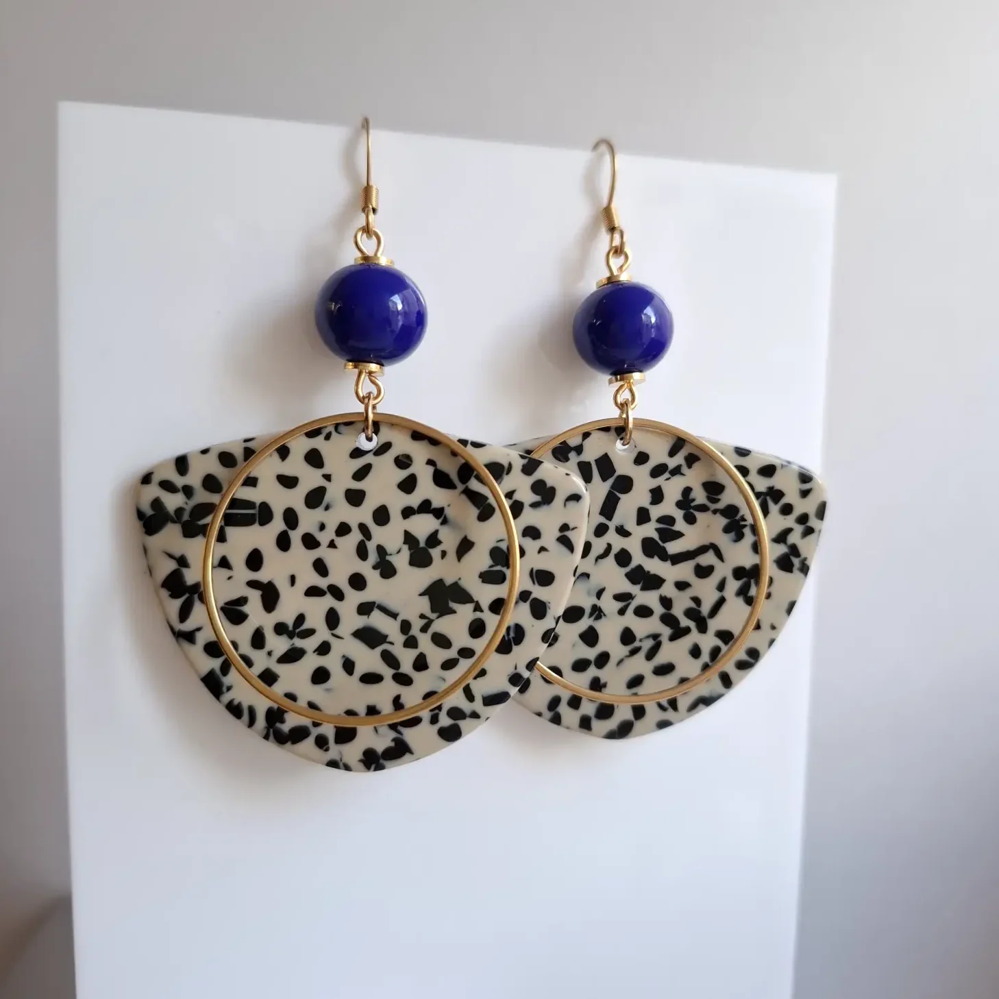 Boucles d'oreilles verre et résine Boucles d'oreilles verre et résine