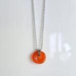 Collier_petitanneau_OrangeClockout