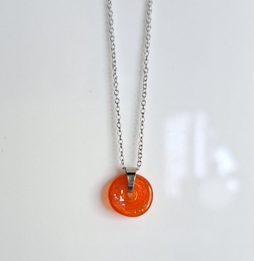 Collier_petitanneau_OrangeClockout
