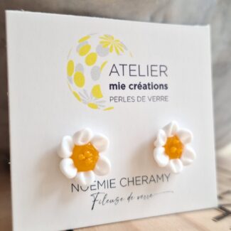 Puce_Marguerite_Blanche